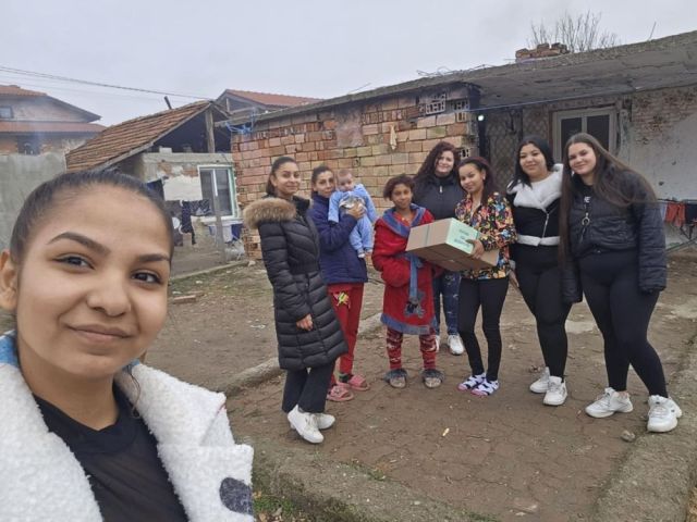 Благотворителната акция " Коледно чудо за всички"