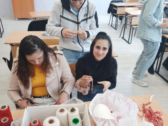 Баба Марта бързала, мартенички вързала…