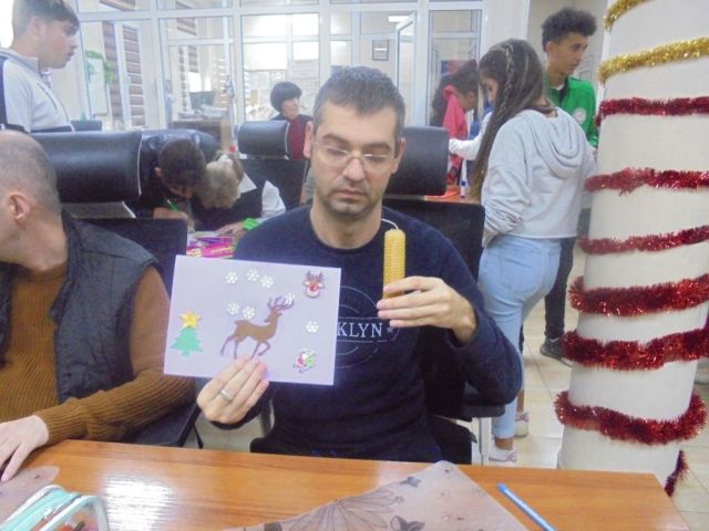 Толерантност в действие - арт терапия "Изработване на коледни картички и свещи от пчелен восък"