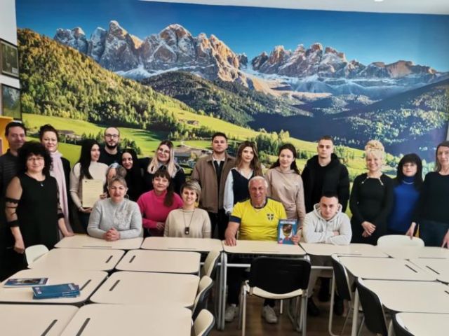 Подпомагане на младежите от ромски произход да се реализират на пазара на труда