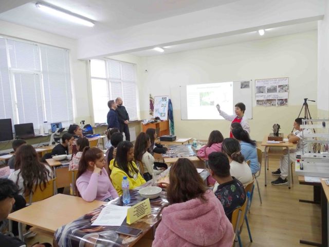 Елегантна, божествена, чувствителна,  много капризна