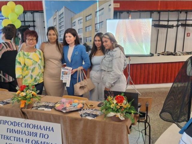 ПГТО „Добри Желязков“ представи новите си професии на „Панорама на образованието“