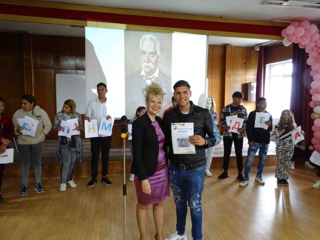 Тържествено изпращане на дванадесетокласниците