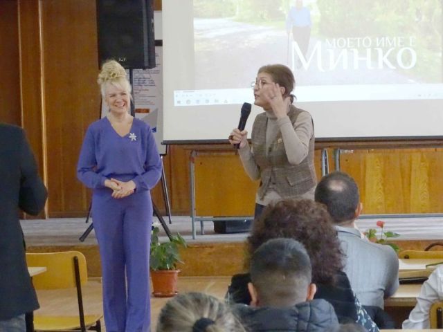 Владина Цекова представи документалния филм „Моето име е Минко„ в ПГТО „Добри Желязков“