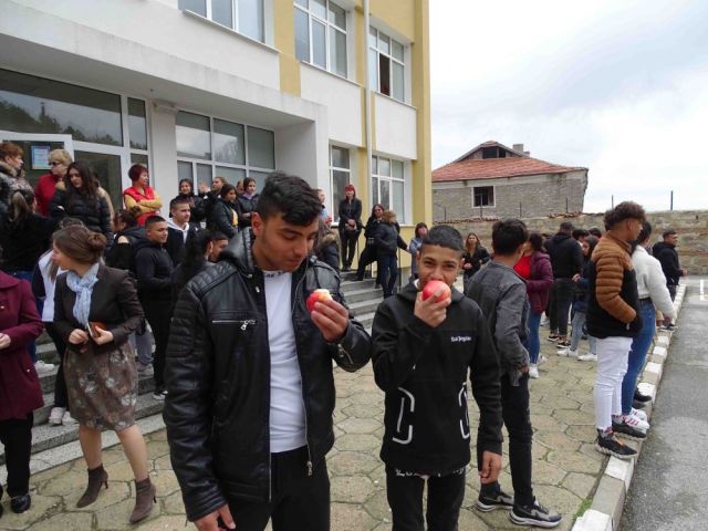 Спортен празник с участието на ученици и учители
