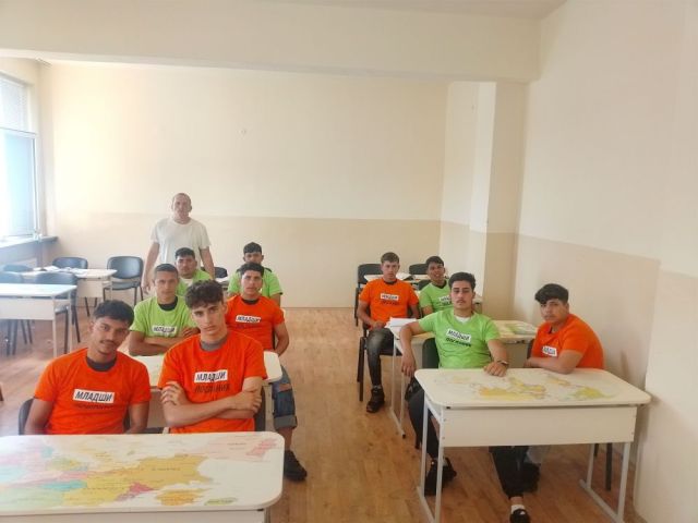  ПГТО „Добри Желязков“ успешно проведе финалните модули от образователната програма „Училища – посланици на ЕП“