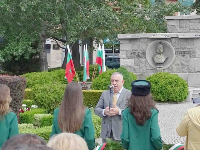 Участие в общоградско шествие по случай 24 май