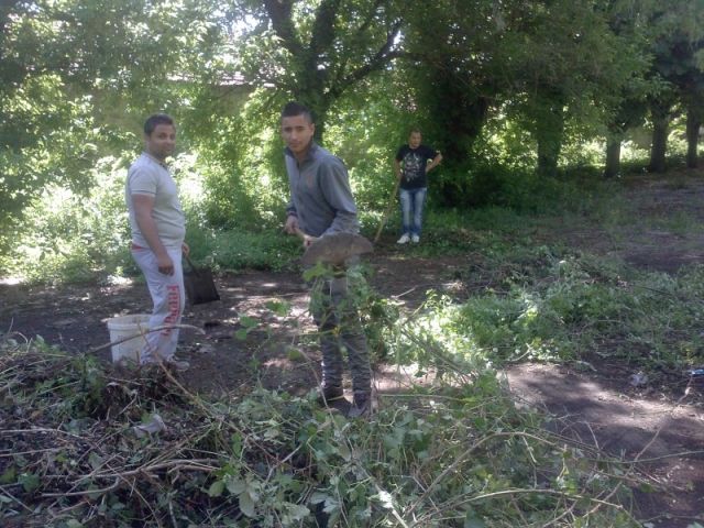 Пролетно почистване на Природен парк „Сините камъни“