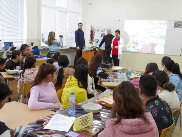 Елегантна, божествена, чувствителна,  много капризна