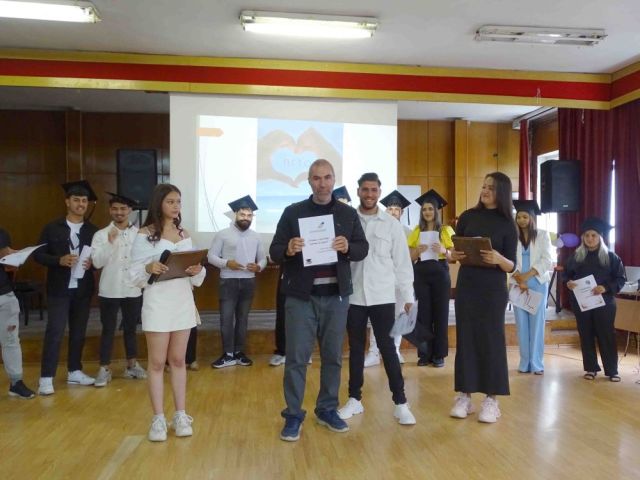 Учениците от 12а и 12б клас за последен път прекрачиха прага на училището