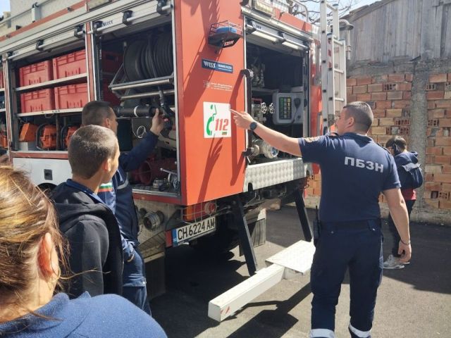 Инициативата „Защита при пожари, бедствия и извънредни ситуации“ събра ученици и експерт от РСПБЗН – Сливен