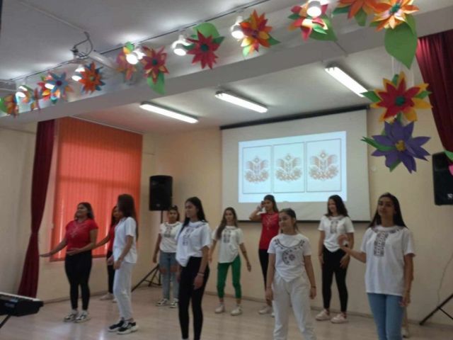 Феерия от музикални изпълнения и танци