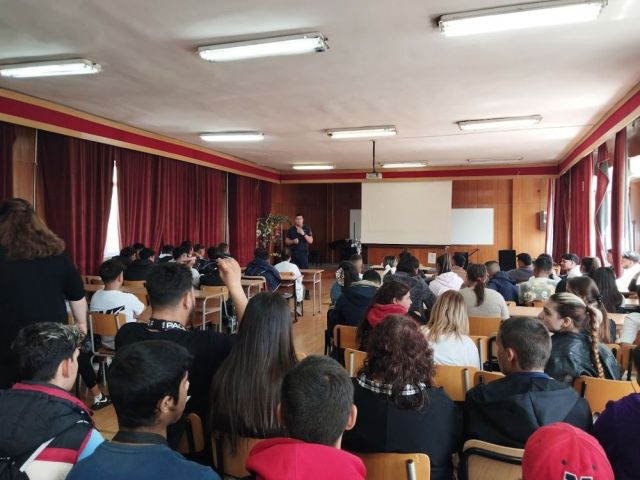 Инициативата „Защита при пожари, бедствия и извънредни ситуации“ събра ученици и експерт от РСПБЗН – Сливен