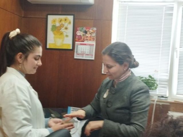 Любопитството среща науката: успехи на младите ни химици