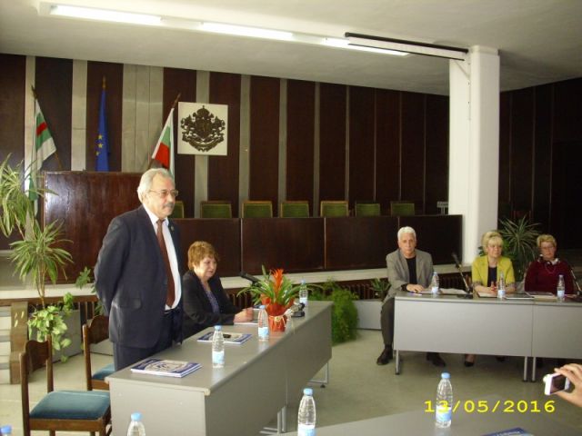 Книга за 130 годишния юбилей на училището [16.05.2016]