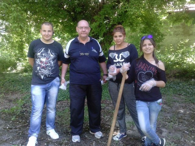 Пролетно почистване на Природен парк „Сините камъни“ [08.05.2015]
