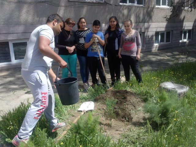 Пролетно почистване на Природен парк „Сините камъни“ [08.05.2015]
