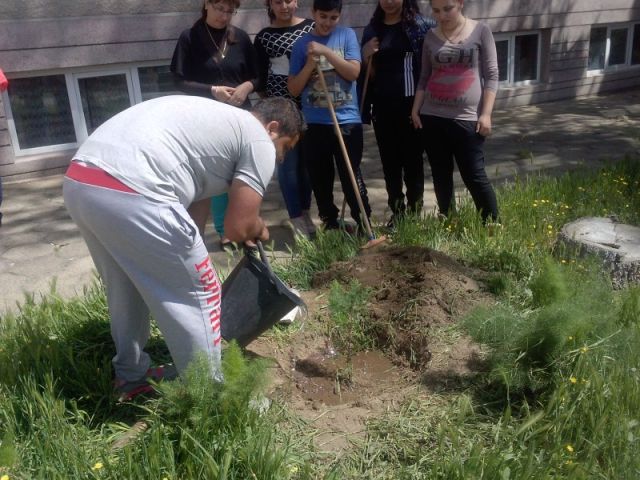 Пролетно почистване на Природен парк „Сините камъни“ [08.05.2015]