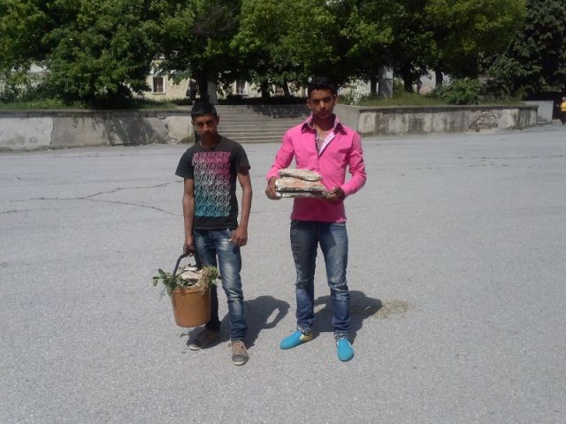 Пролетно почистване на Природен парк „Сините камъни“ [08.05.2015]