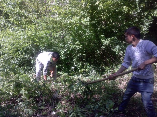 Пролетно почистване на Природен парк „Сините камъни“ [08.05.2015]