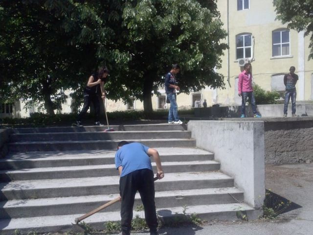Пролетно почистване на Природен парк „Сините камъни“ [08.05.2015]