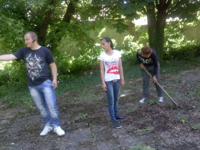 Пролетно почистване на Природен парк „Сините камъни“ [08.05.2015]
