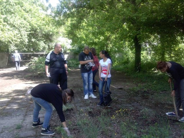Пролетно почистване на Природен парк „Сините камъни“ [08.05.2015]