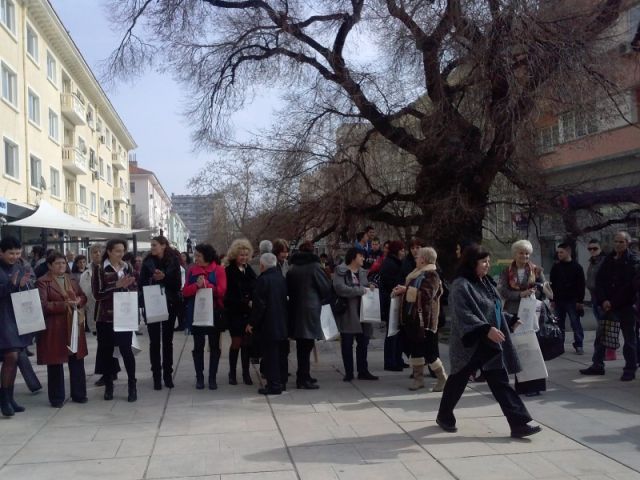 Второ място в конкурс за рисунка "Старият бряст" [20.02.2014]
