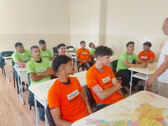  ПГТО „Добри Желязков“ успешно проведе финалните модули от образователната програма „Училища – посланици на ЕП“