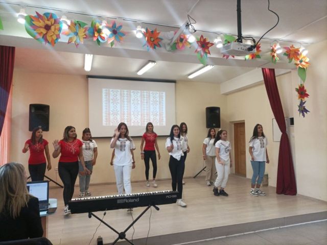 Феерия от музикални изпълнения и танци