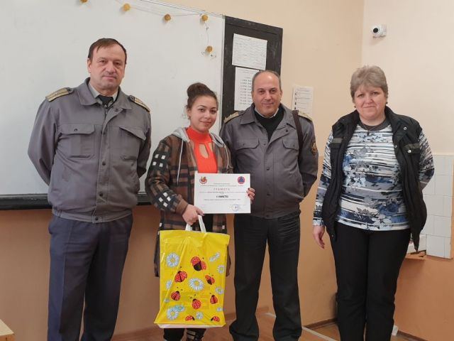 Грамоти за призови места в конкурса за детска рисунка  „С очите си видях бедата” получиха  ученици от ПГТО “Добри Желязков“ от РД “Пожарна безопасност и защита на населението” – Сливен [24.12.2021]
