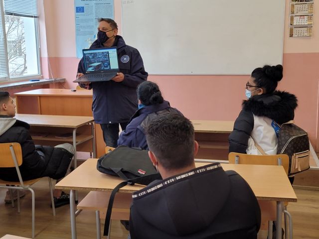 Представители на Сдружение Лекари на света се срещнаха с ученици [02.03.2022]