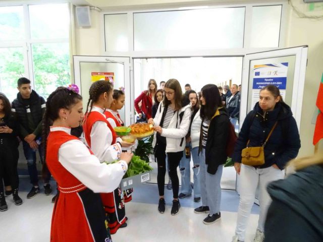 Първи ден от проект Еразъм+  „Нека слънцето грее в нашите училища“ [03.05.2022]