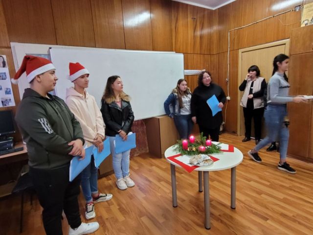 Начало на Коледните празници в ПГТО „Добри Желязков“ – гр. Сливен [02.12.2022]