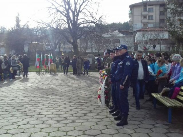Тържествено поднасяне на цветя по повод 145 години от освобождението на град Сливен [17.01.2023]