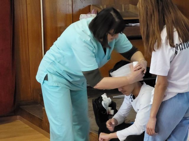 „Долекарска помощ при ситуации“ – интерактивен урок с практическа насоченост по Биология и здравно образование и БДП [20.01.2023]