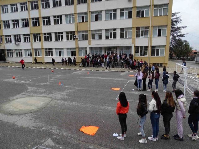 Спортен празник с участието на ученици и учители [23.03.2023]