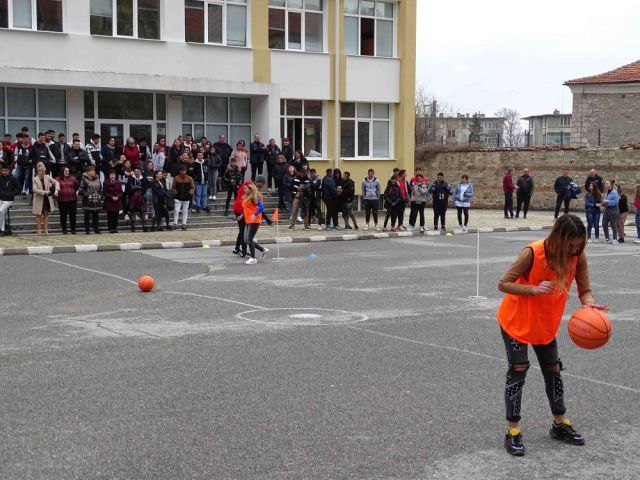 Спортен празник с участието на ученици и учители [23.03.2023]