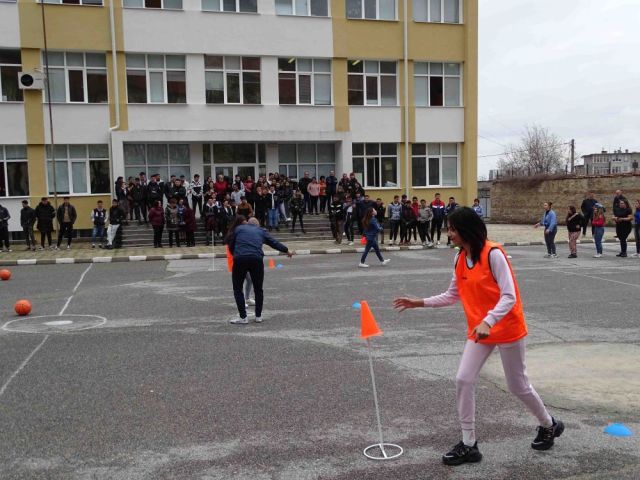Спортен празник с участието на ученици и учители [23.03.2023]
