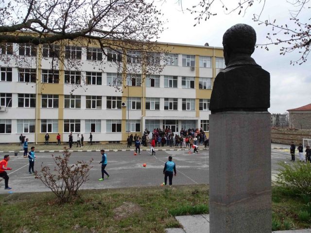 Спортен празник с участието на ученици и учители [23.03.2023]