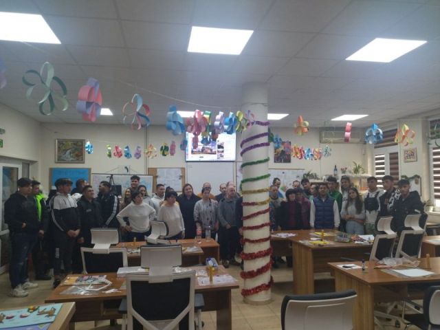 Толерантност в действие - арт терапия "Изработване на коледни картички и свещи от пчелен восък" [14.12.2023]
