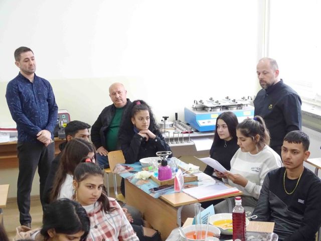 Елегантна, божествена, чувствителна,  много капризна [14.03.2024]