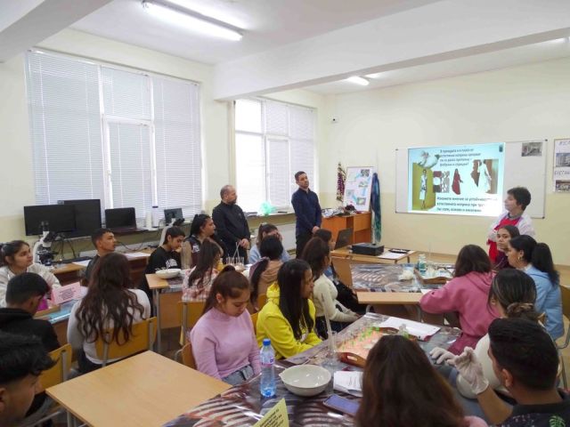 Елегантна, божествена, чувствителна,  много капризна [14.03.2024]