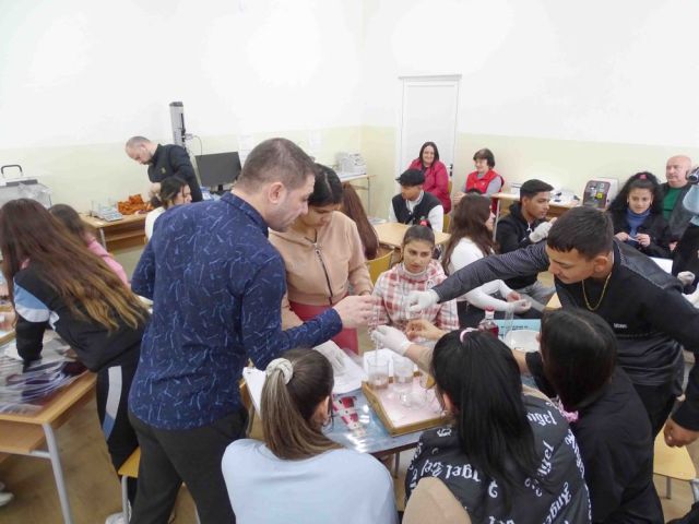 Елегантна, божествена, чувствителна,  много капризна [14.03.2024]