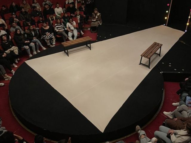 Ученици от ПГТО "Добри Желязков" се насладиха на театралната постановка "Лирични отклонения" благодарение на Национална програма „България – образователни маршрути“ [20.12.2024]
