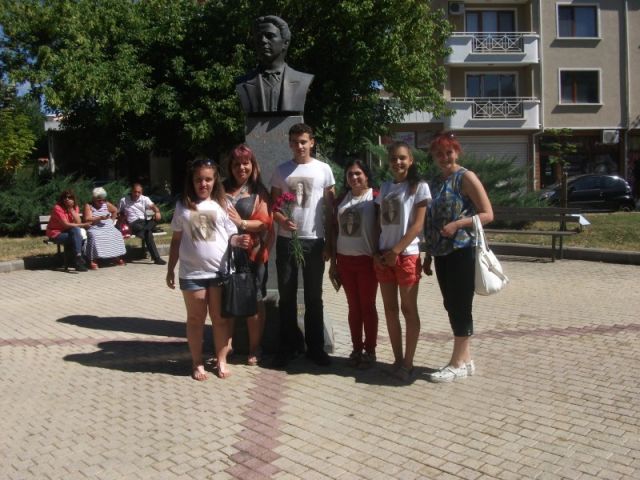 Общоградското честване "Спомен и цвете за Апостола”
