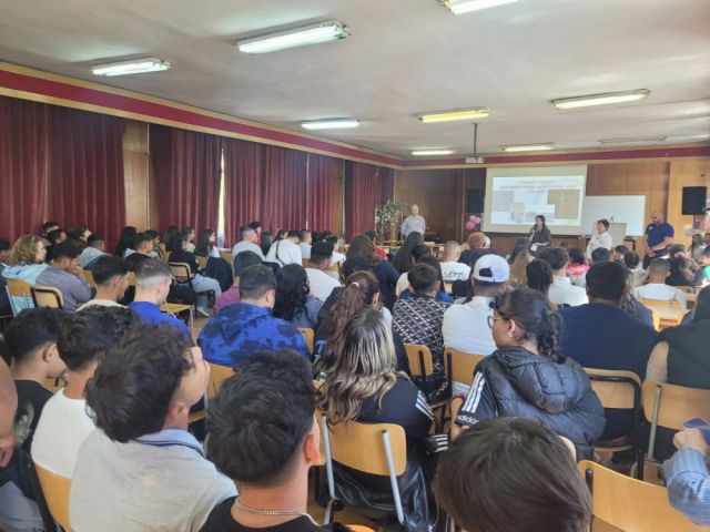 Урок по иновативен подход – „Скицирай тайната“ в ПГТО „Добри Желязков“, Сливен [24.04.2025]
