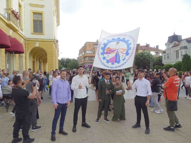 23 май 2025 г. – денят, в който се сбогувахме с нашите дванайсетокласници, но не и завинаги… [28.05.2025]