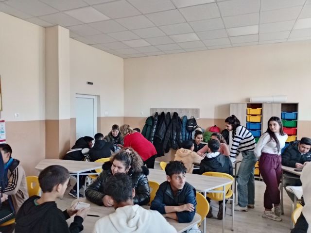 Изнесен урок по Програмата „Училища – посланици на Европейския парламент“ в с. Тополчане [28.01.2026]
