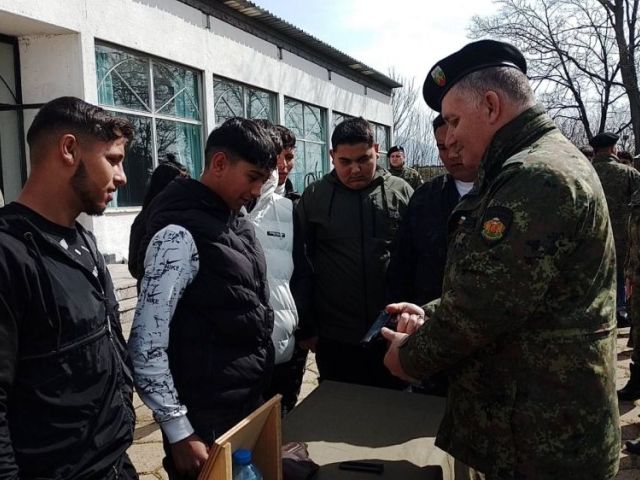 Ден на отворените врати: Ученици от ПГТО „Добри Желязков“ посетиха Военно формирование 22 220 [15.04.2026]